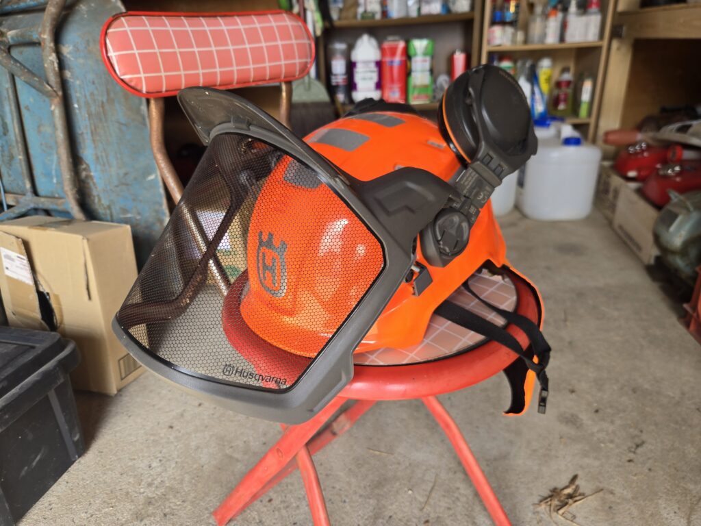草刈り用ヘルメットの写真